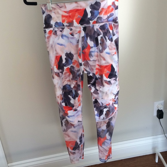 Fabletics leggings - Picture 2 of 4